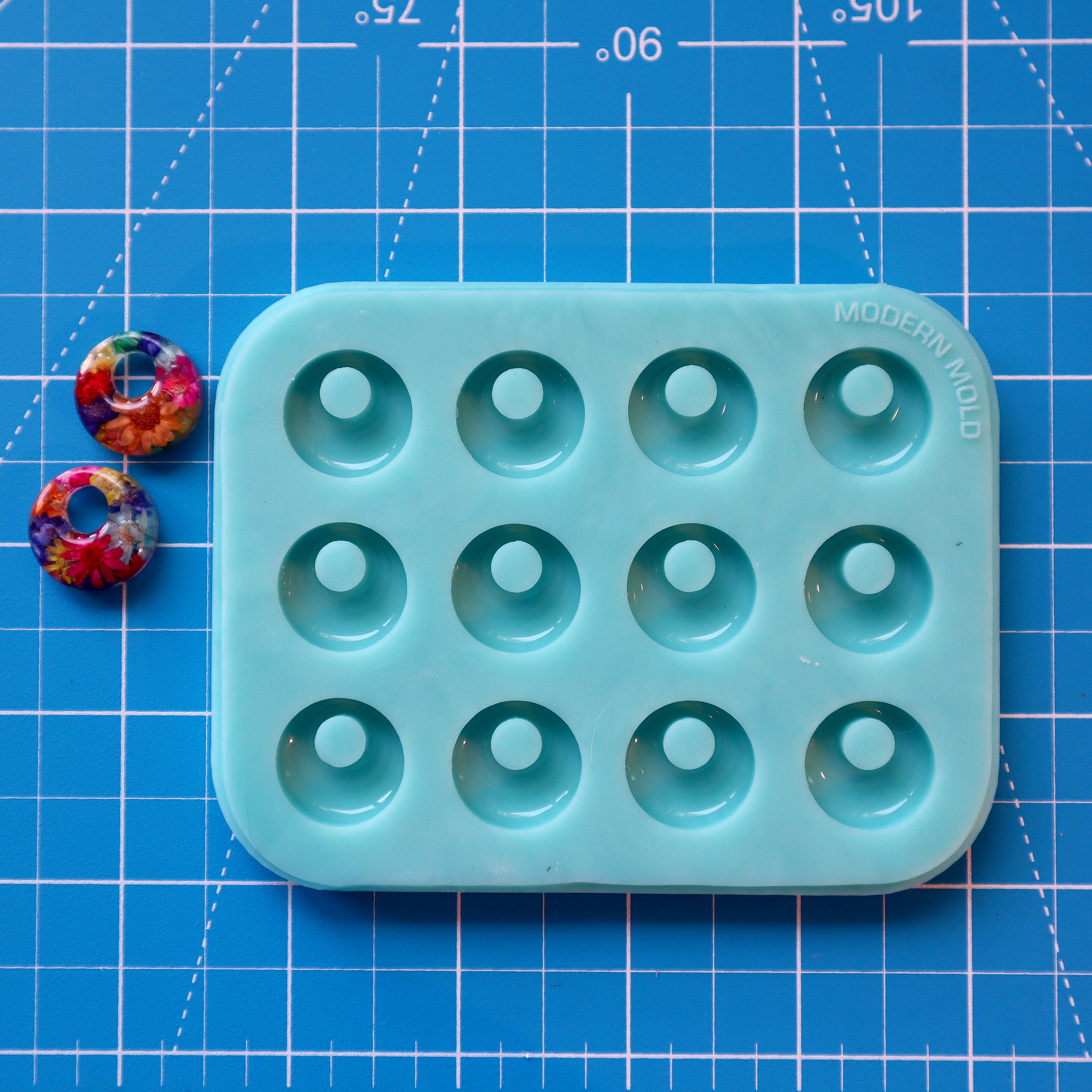 Round Circle With Hold Earring Mold