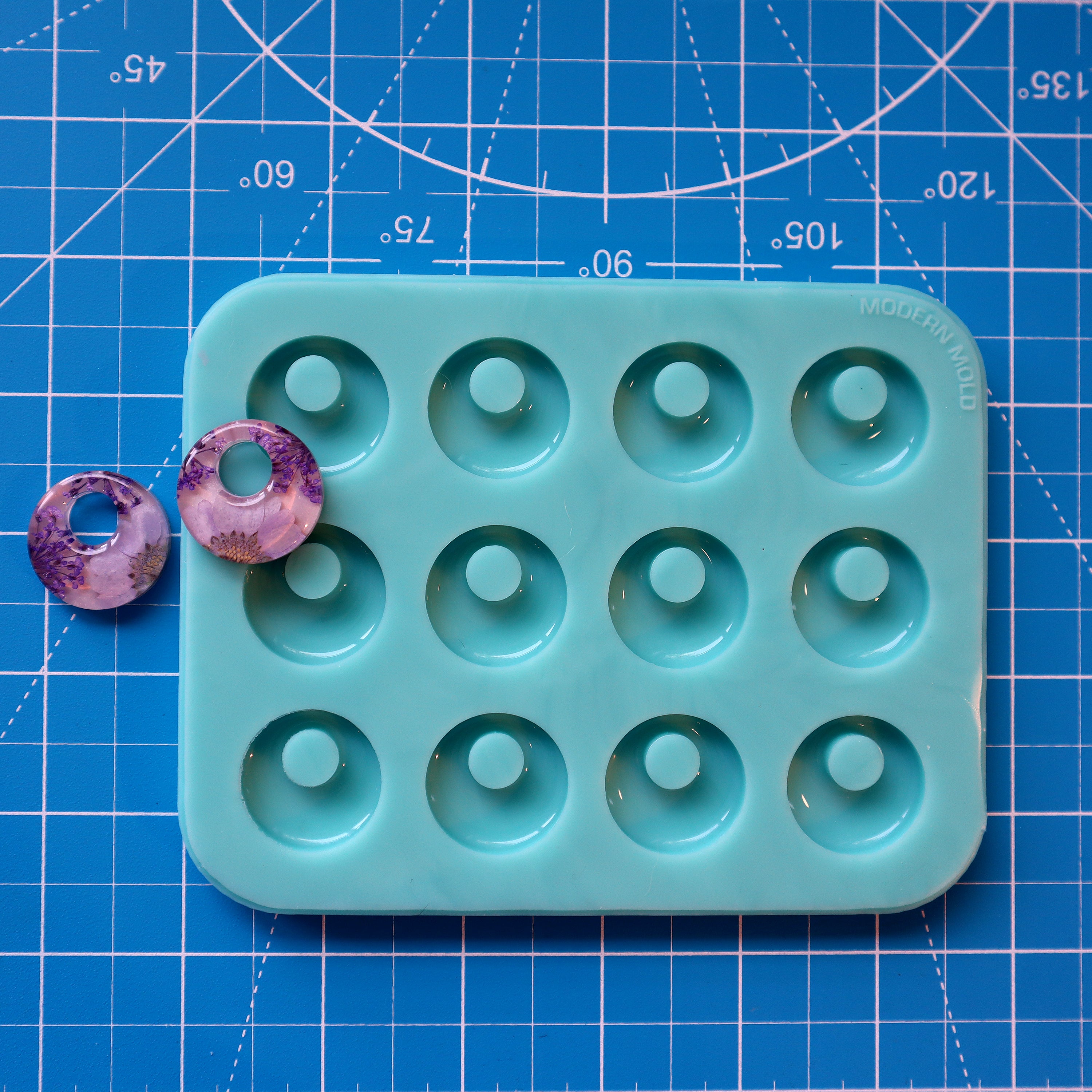 Round Circle With Hold Earring Mold