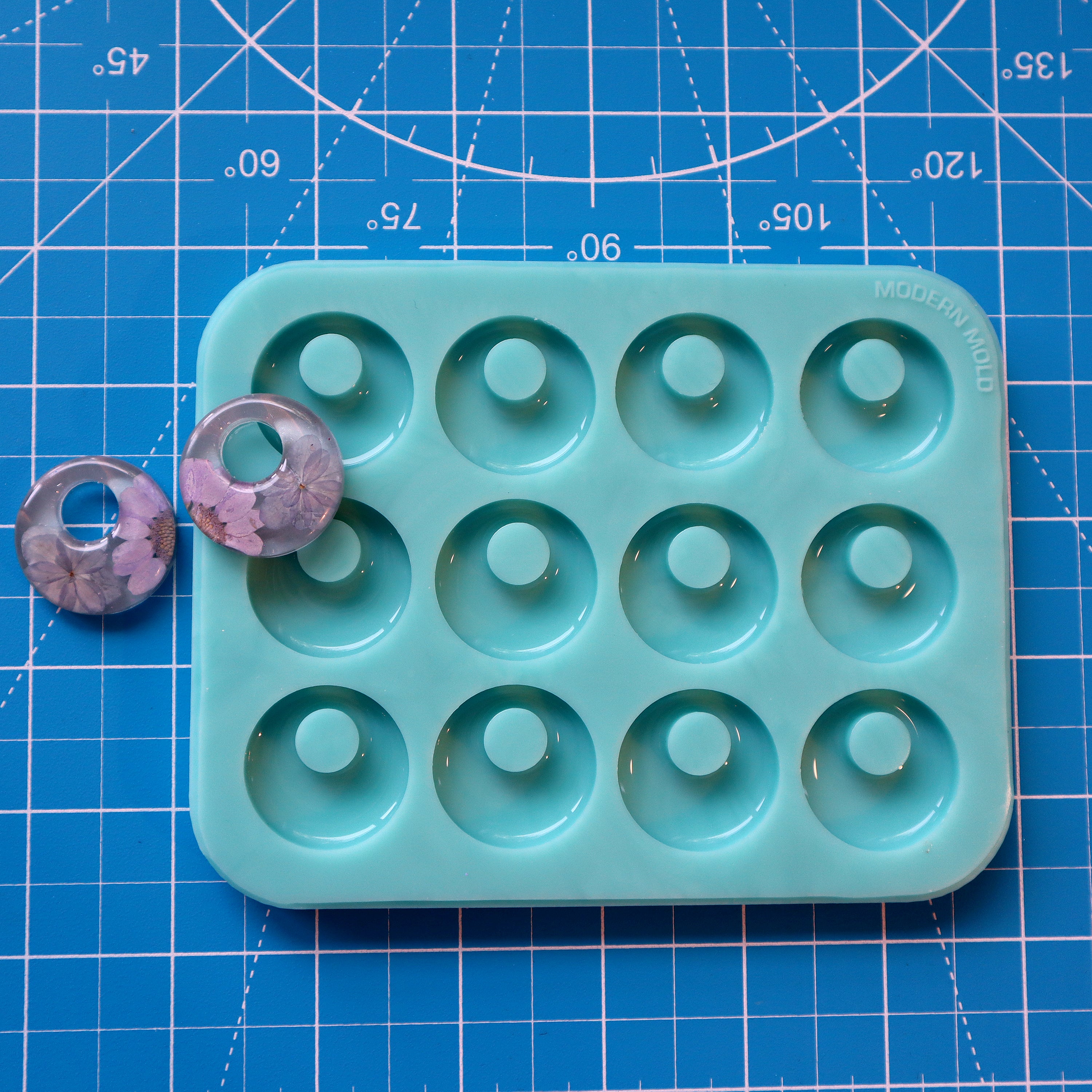 Round Circle With Hold Earring Mold